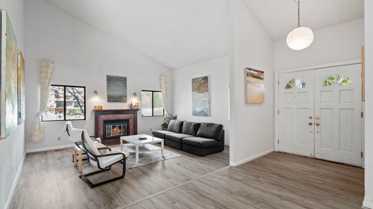 Photo of Livingroom in Hayward