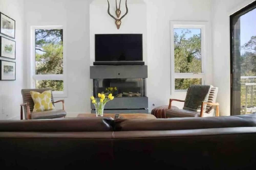 Photo of Livingroom in Woodacre