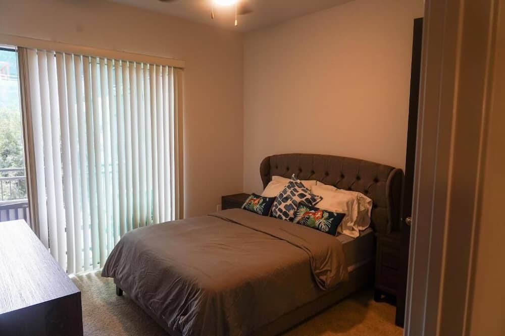 Photo of Bedroom in Warner Center