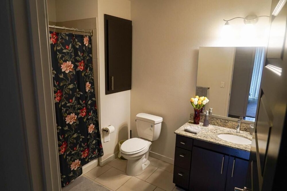 Photo of Bathroom in Warner Center