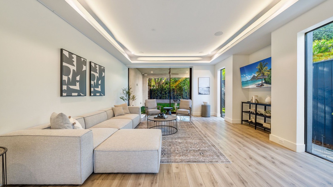 Photo of Livingroom in Pico - Robertson