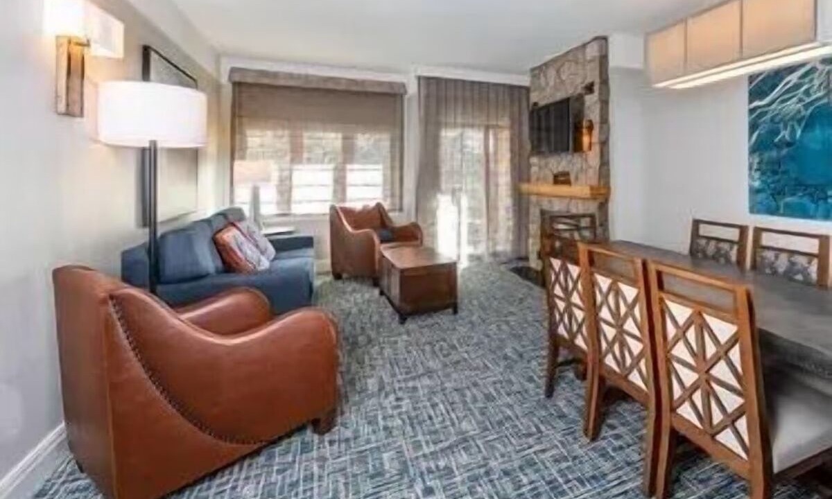 Photo of Livingroom in Lakeside Park