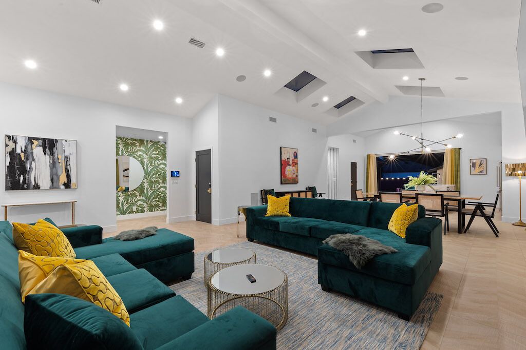 Photo of Livingroom in Mid City