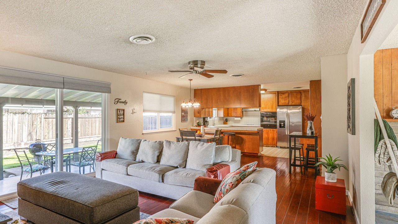 Photo of Livingroom in Oakdale