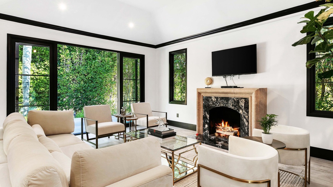 Photo of Livingroom in Melrose