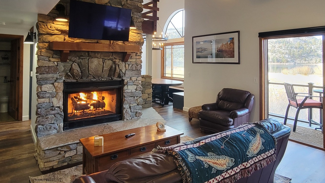 Photo of Livingroom in June Lake