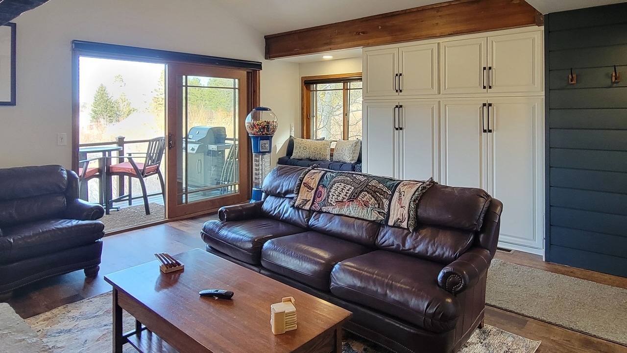 Photo of Livingroom in June Lake