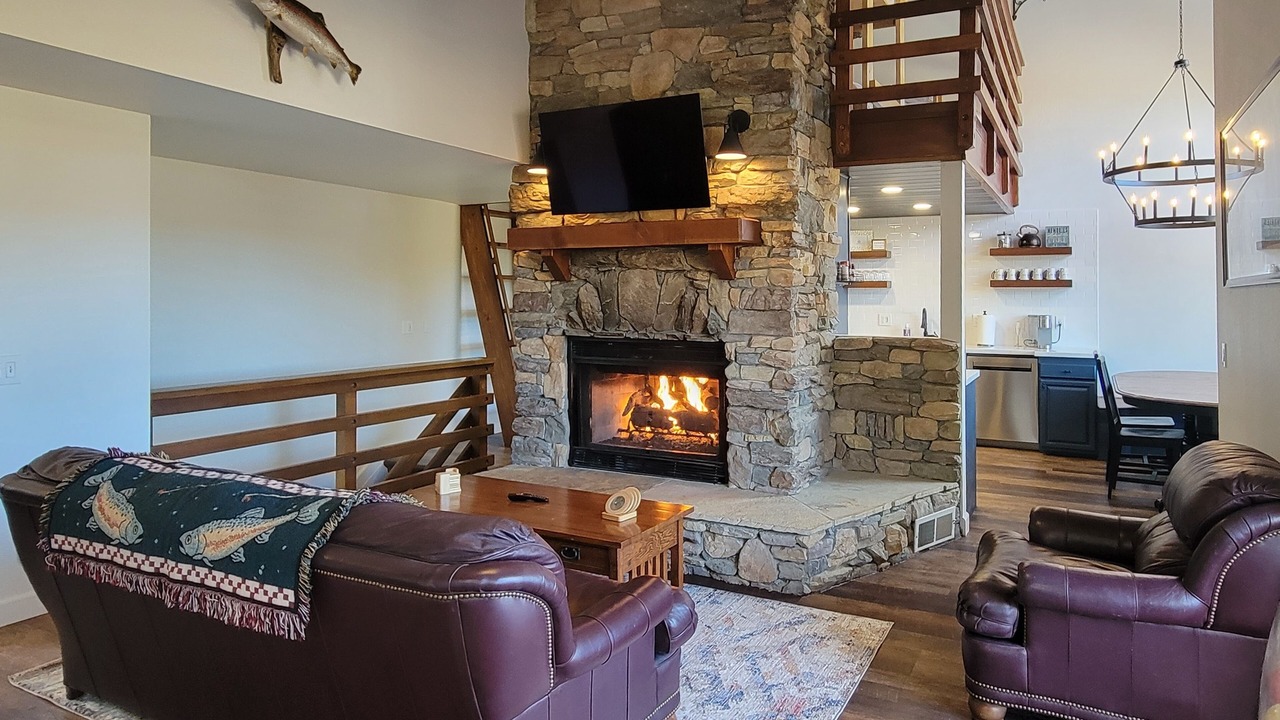 Photo of Livingroom in June Lake