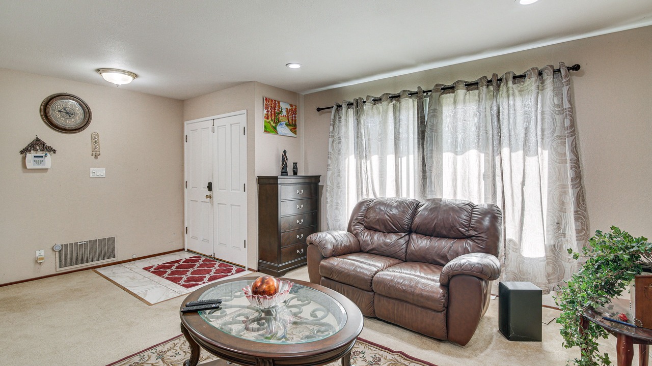 Photo of Livingroom in Union City