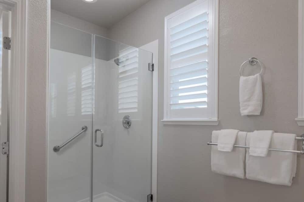 Photo of Bathroom in Marina