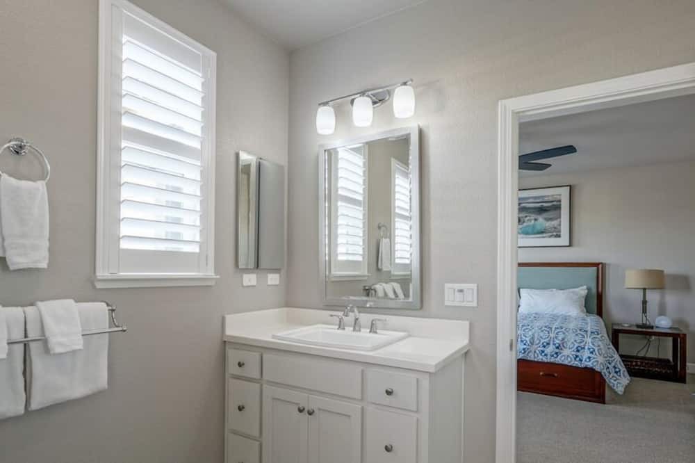 Photo of Bathroom in Marina