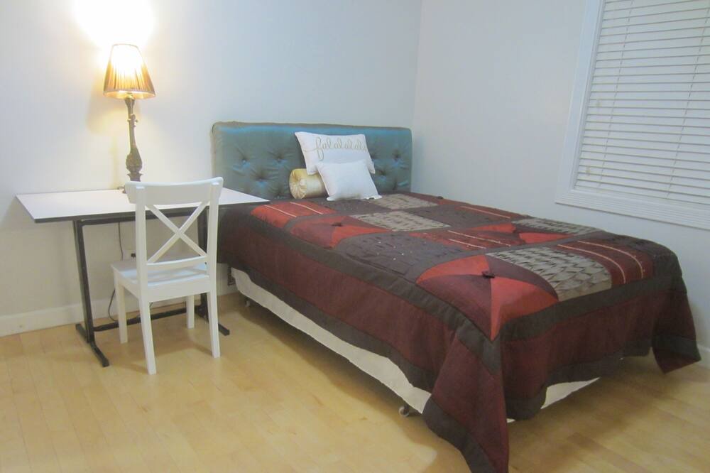 Photo of Bedroom in Claremont Hills