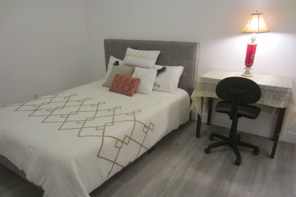 Photo of Bedroom in Claremont Hills