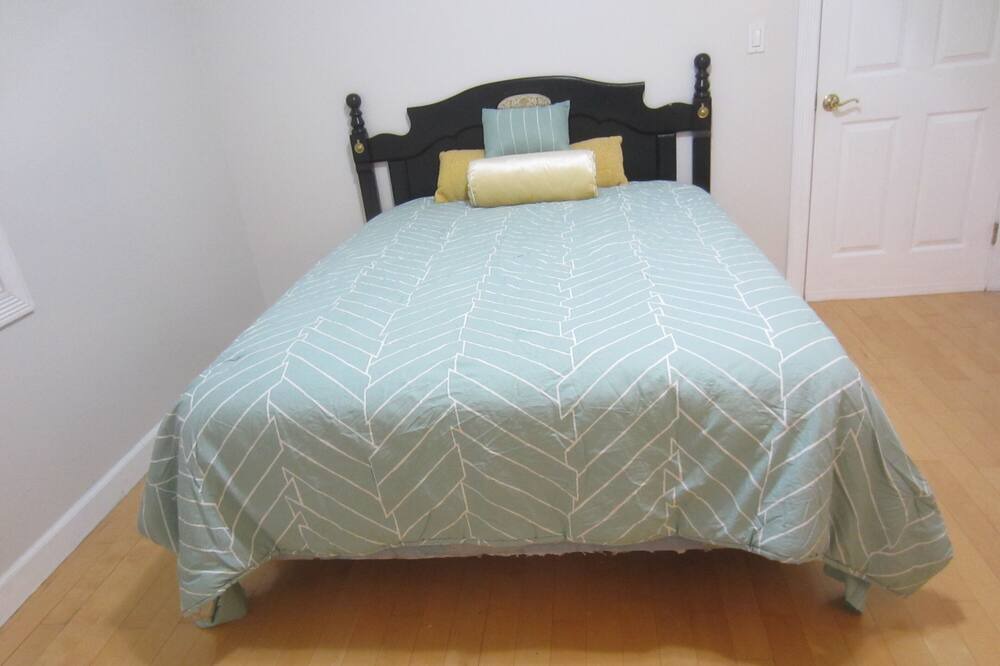 Photo of Bedroom in Claremont Hills