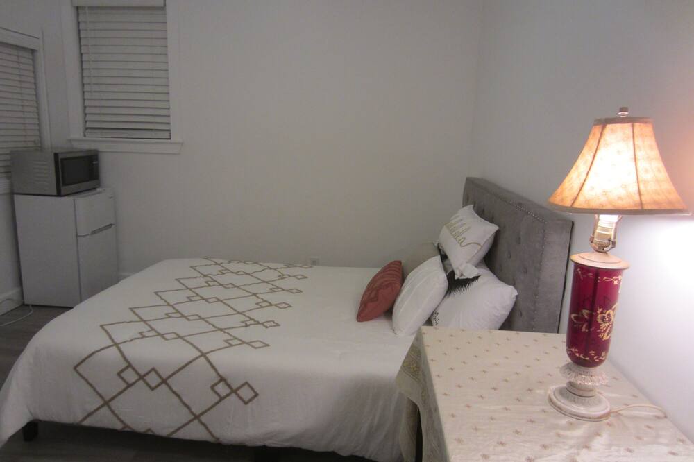 Photo of Bedroom in Claremont Hills