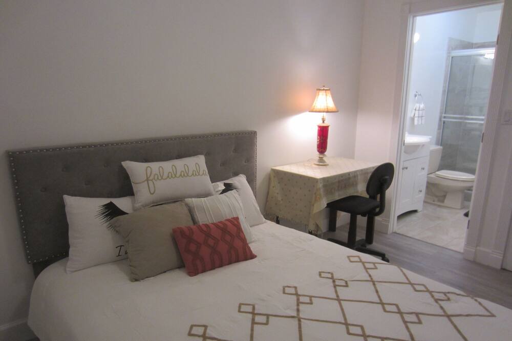 Photo of Bedroom in Claremont Hills