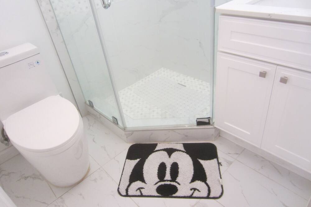 Photo of Bathroom in Claremont Hills