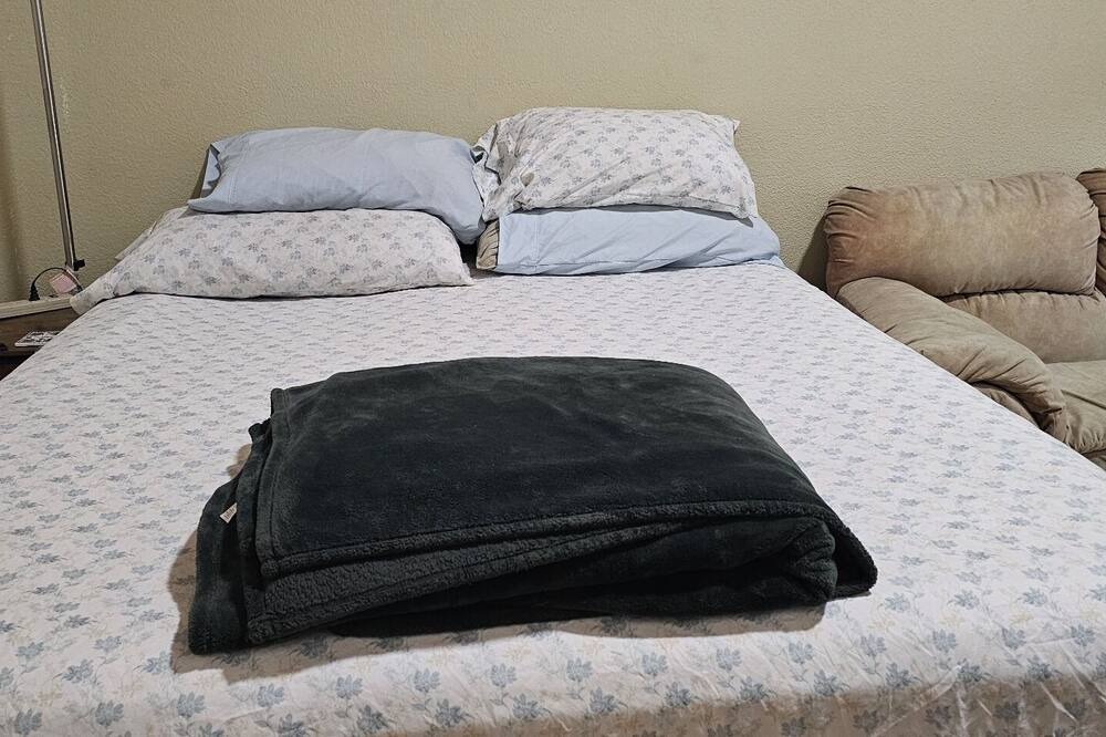 Photo of Bedroom in San Leandro