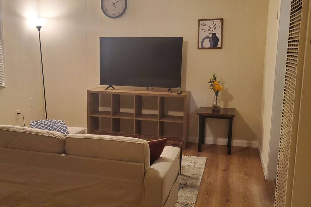 Photo of Livingroom in Corcoran