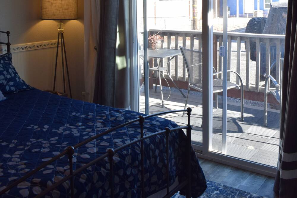 Photo of Bedroom in Weed