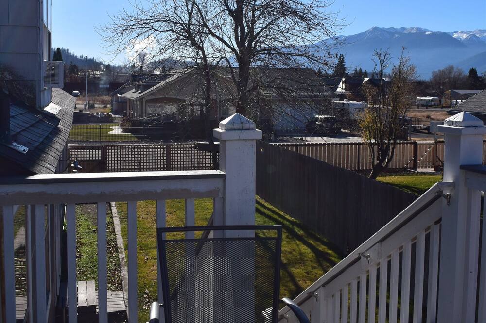 Photo of Outdoor in Weed