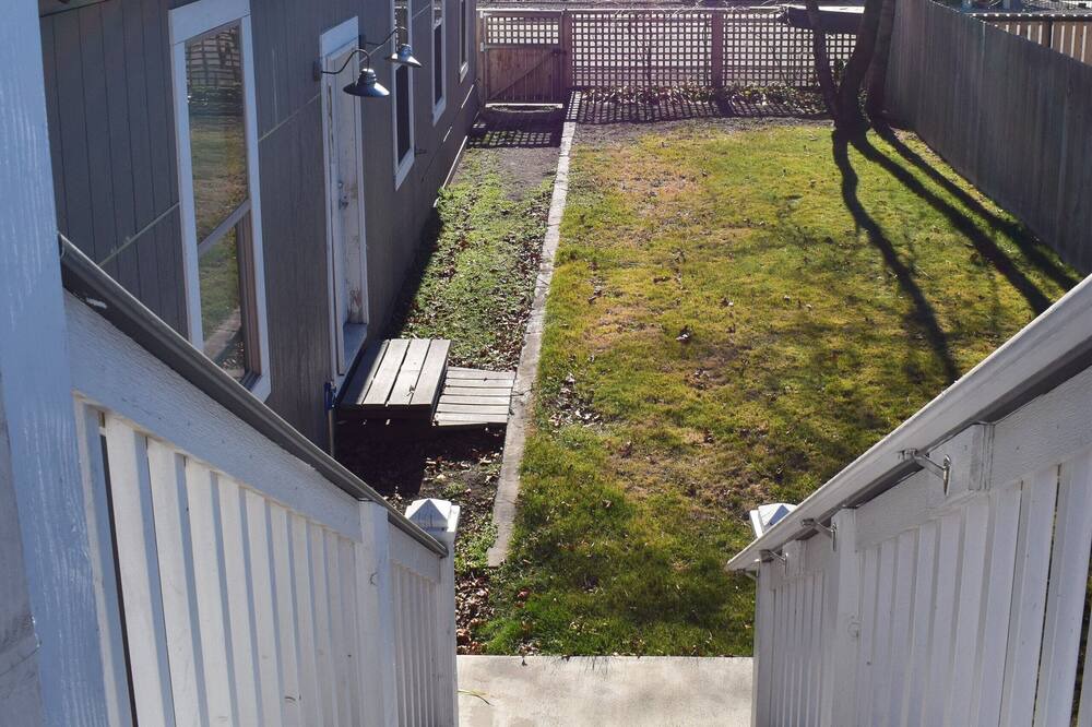 Photo of Outdoor in Weed
