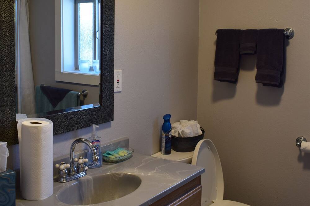 Photo of Bathroom in Weed