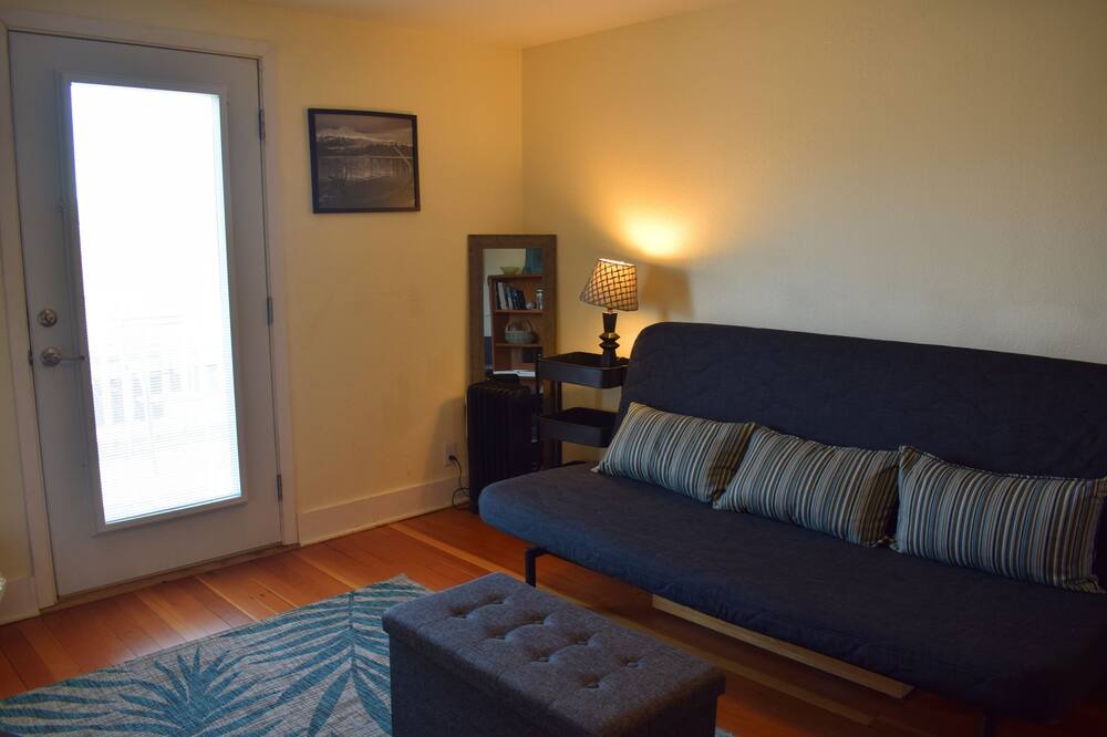 Photo of Livingroom in Weed