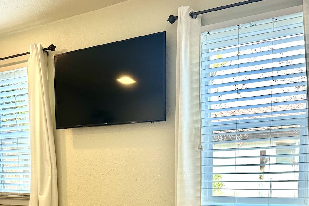 Photo of Bedroom in Raisin
