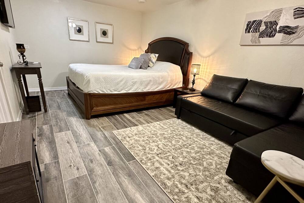 Photo of Bedroom in Raisin