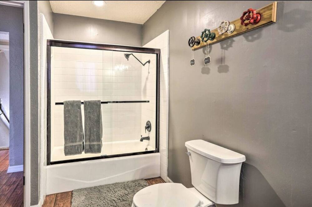 Photo of Bathroom in Arrowhead Villas