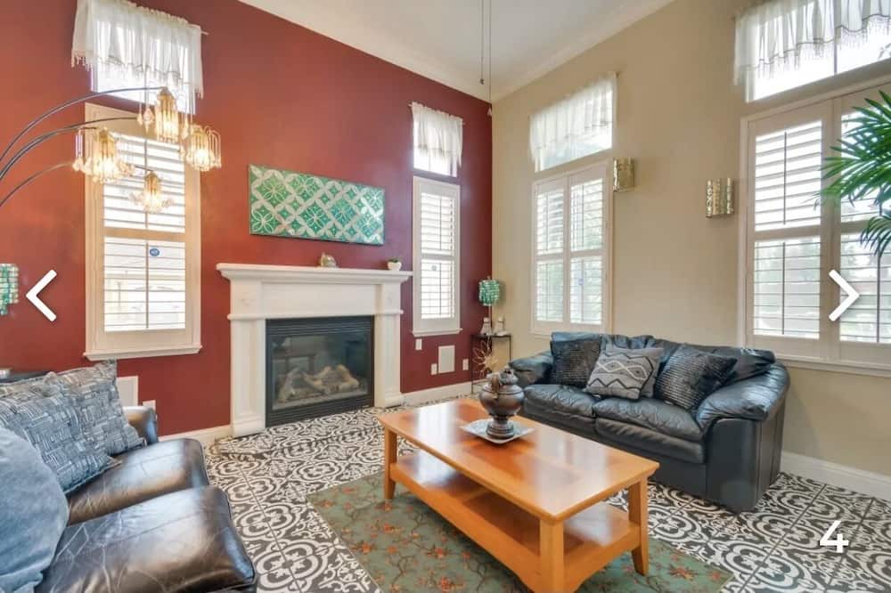 Photo of Livingroom in Atwater
