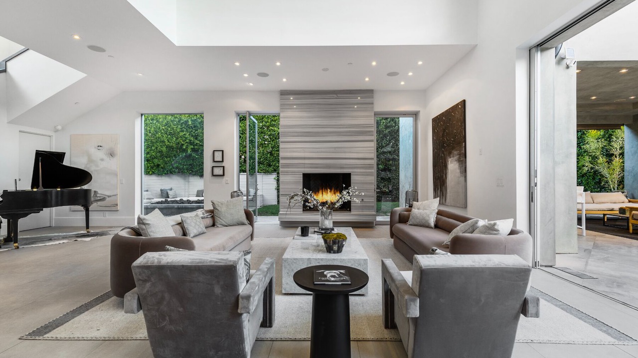 Photo of Livingroom in Beverly Glen
