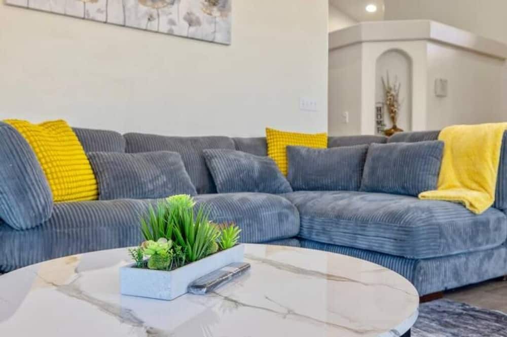 Photo of Livingroom in Visalia
