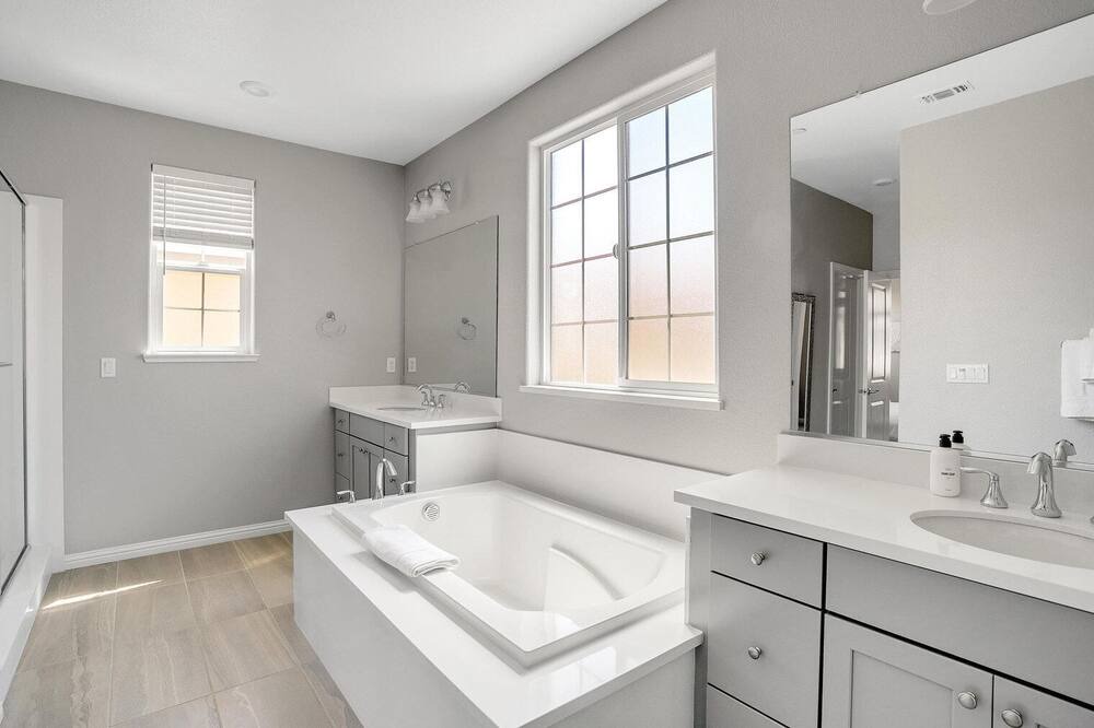 Photo of Bathroom in Union City