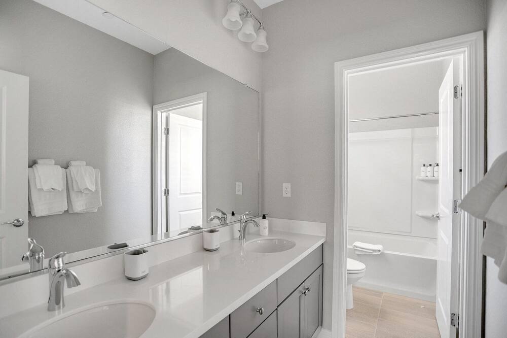 Photo of Bathroom in Union City