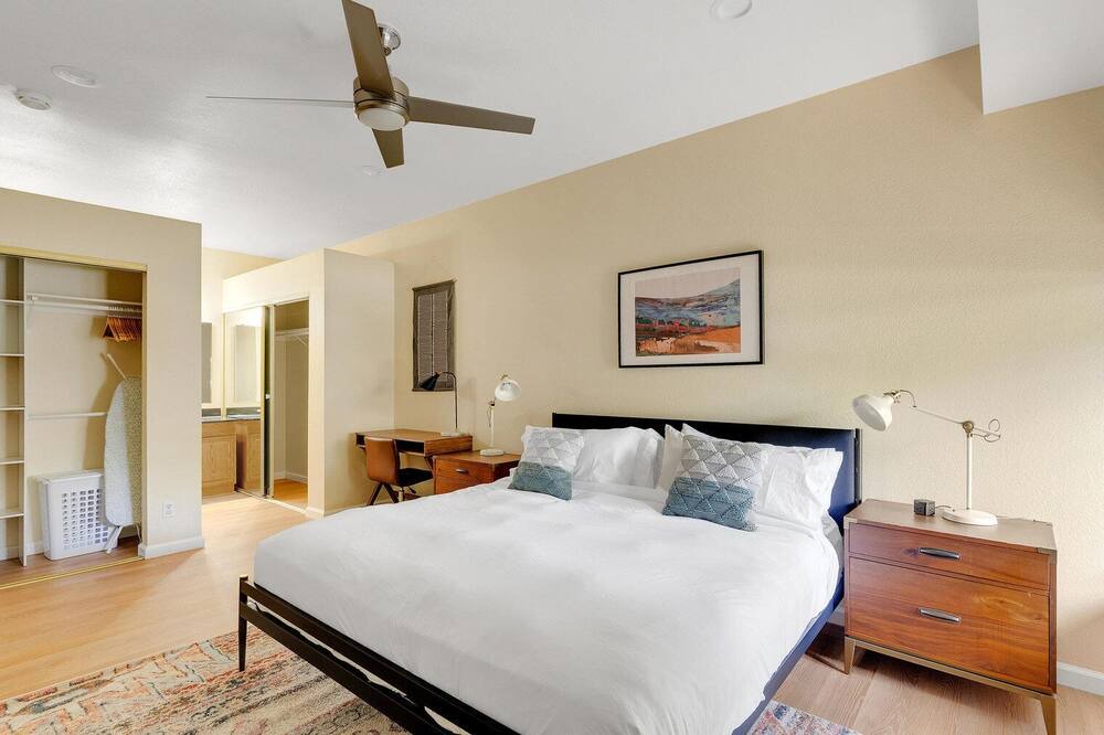 Photo of Bedroom in Centerville