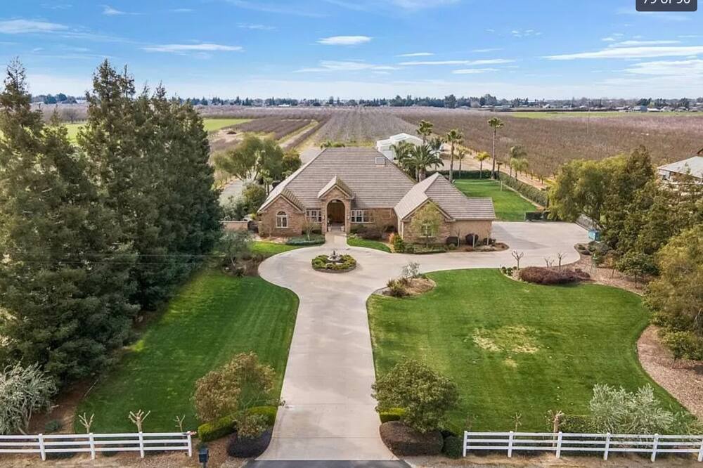 Photo of Outdoor in Peters