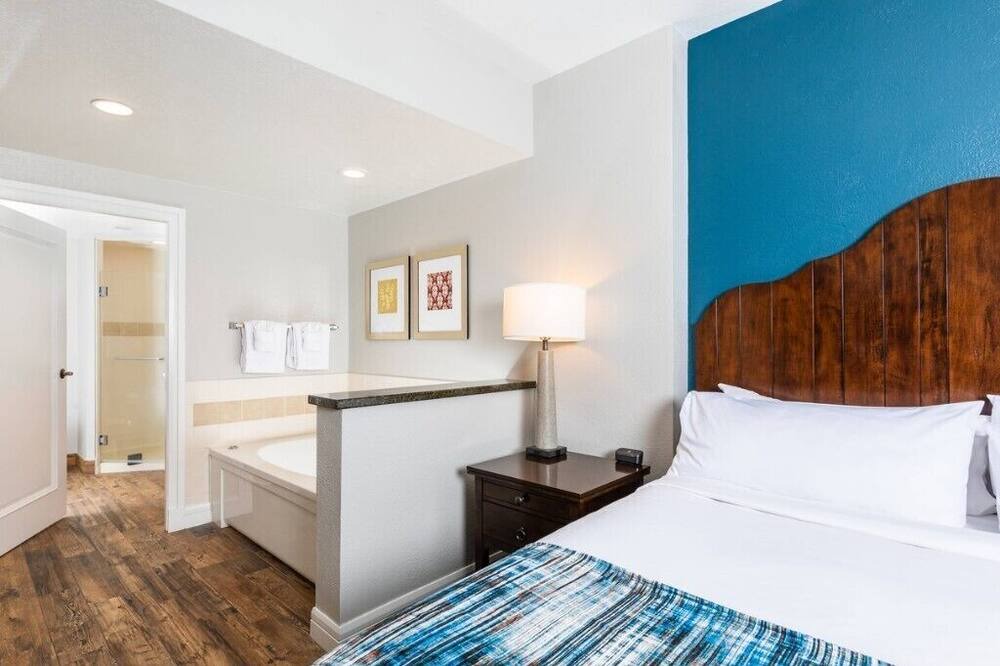 Photo of Bedroom in Lakeside Park