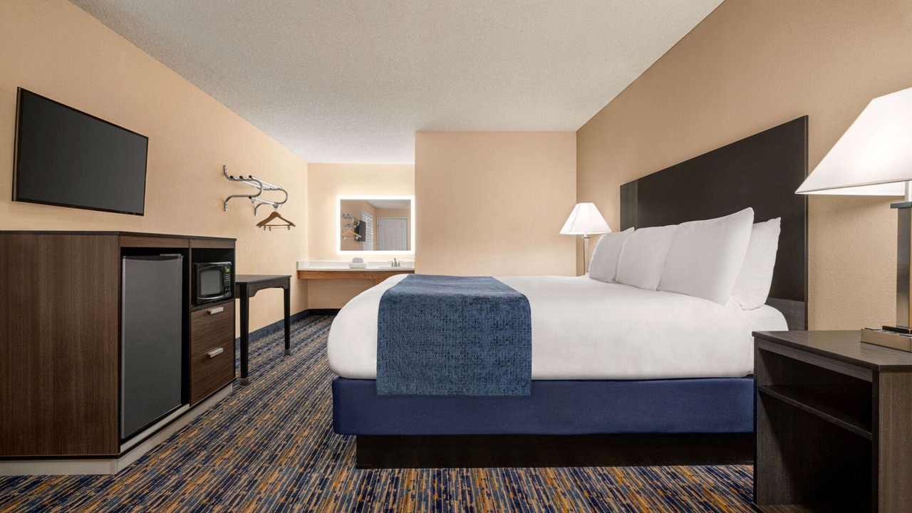 Photo of Bedroom in Lindsay