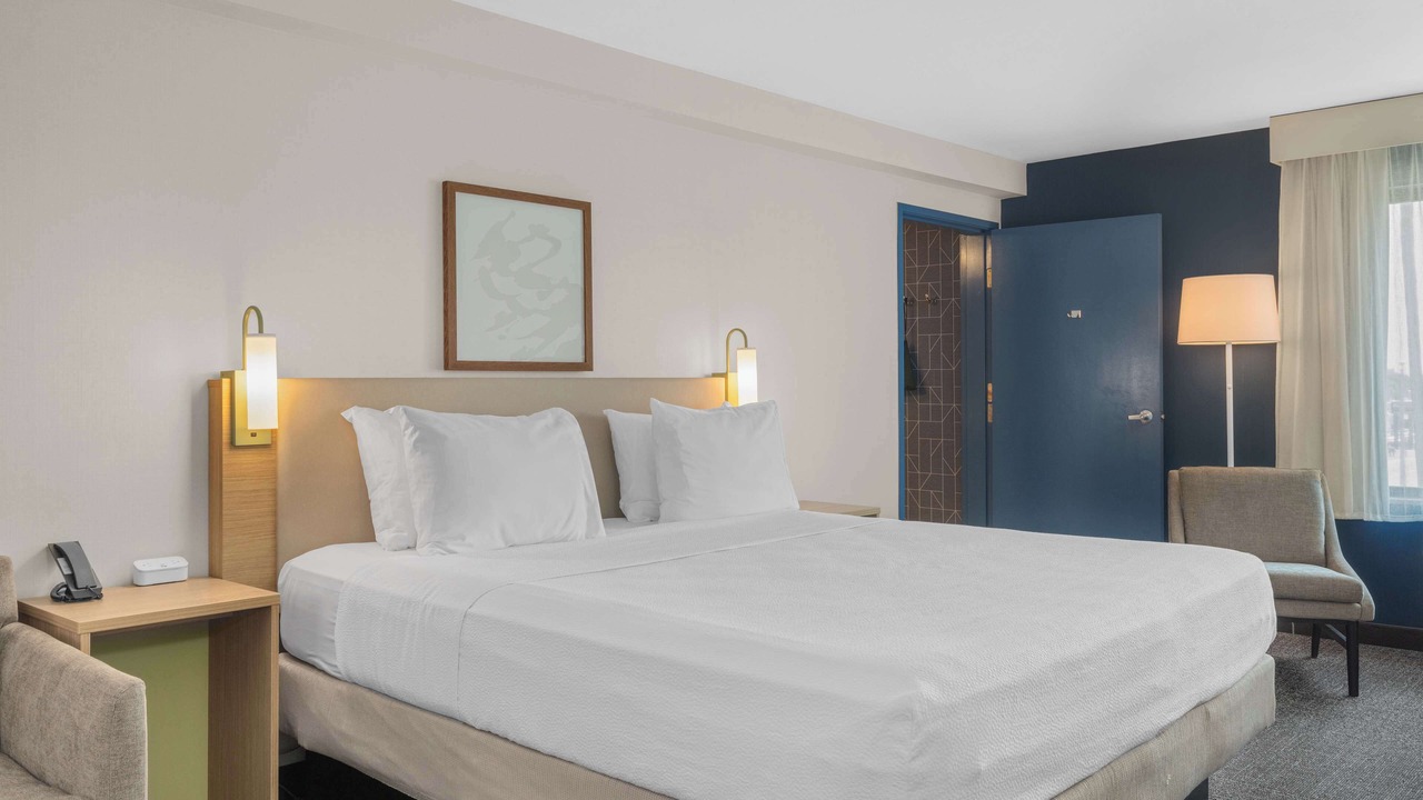Photo of Bedroom in Oleander - Sunset