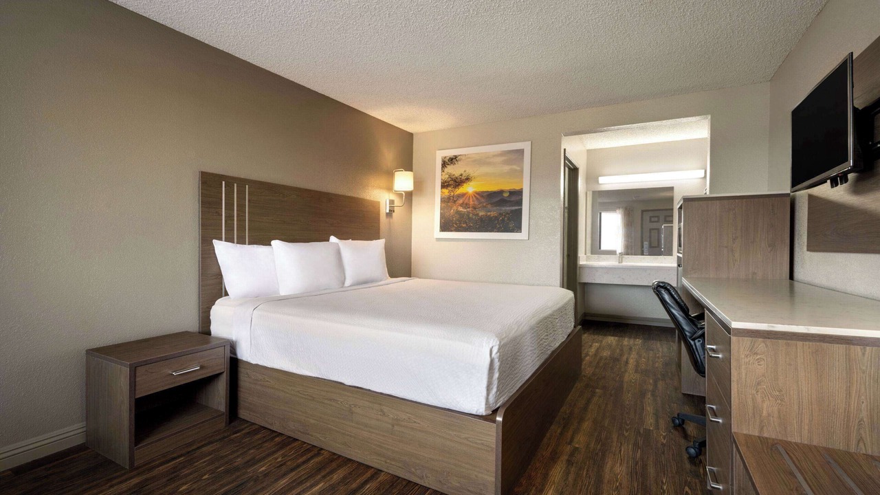 Photo of Bedroom in Raisin