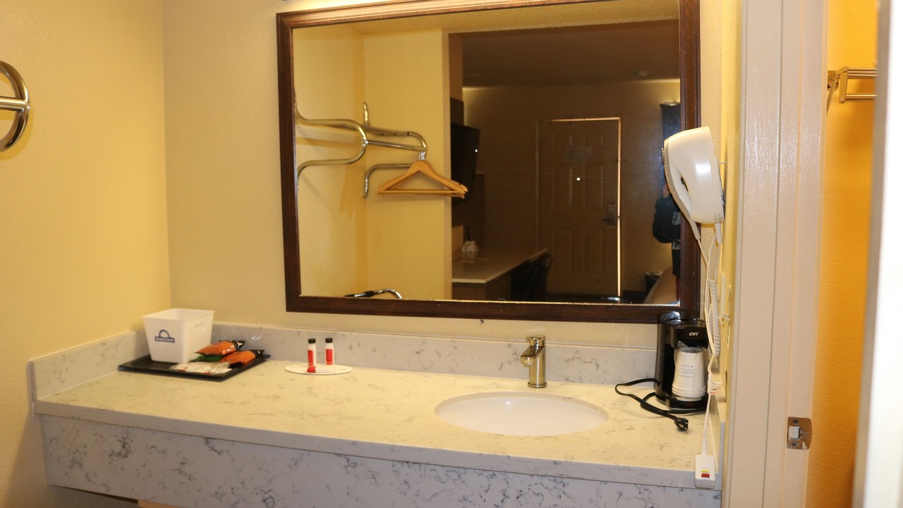 Photo of Bedroom in Raisin