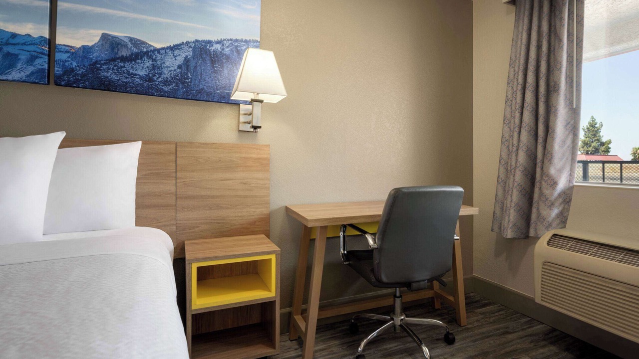 Photo of Bedroom in Raisin