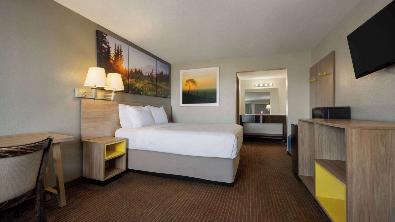 Photo of Bedroom in Raisin