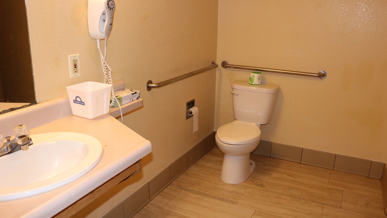 Photo of Bathroom in Raisin