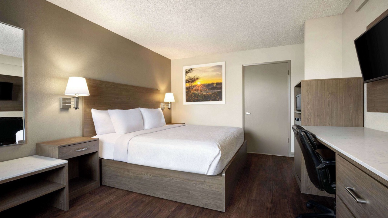 Photo of Bedroom in Raisin