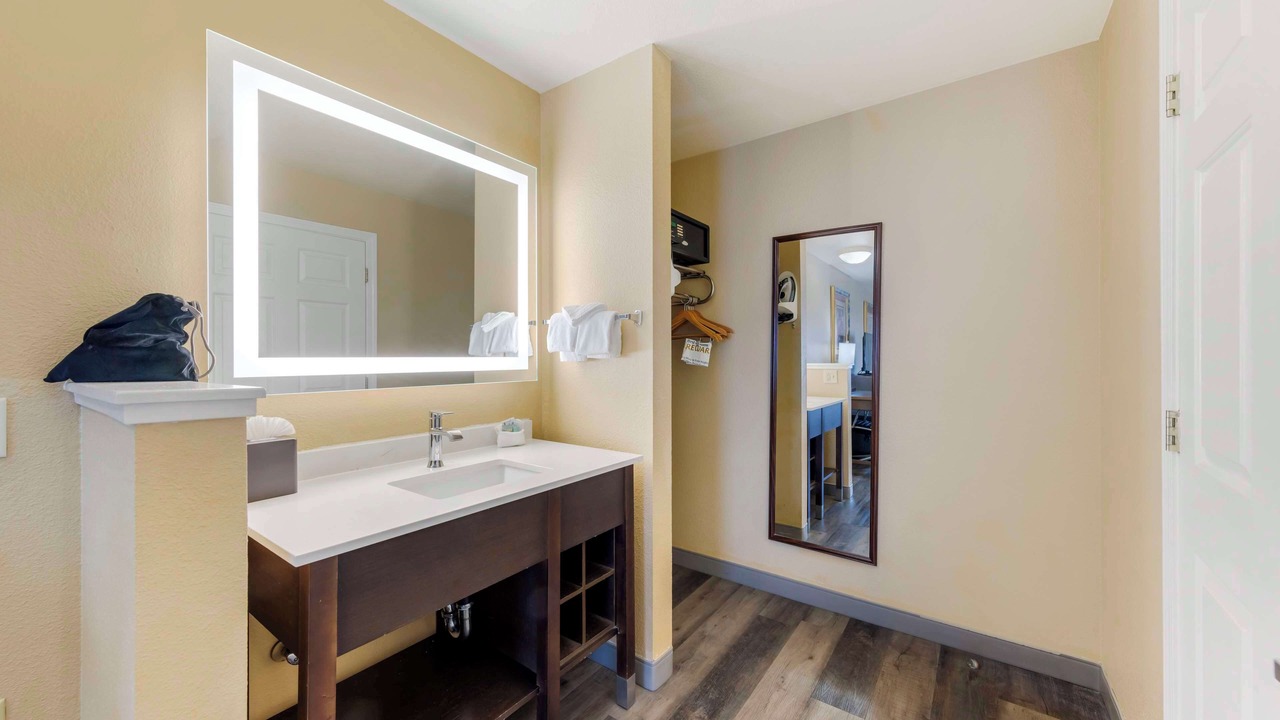 Photo of Bedroom in Fallon