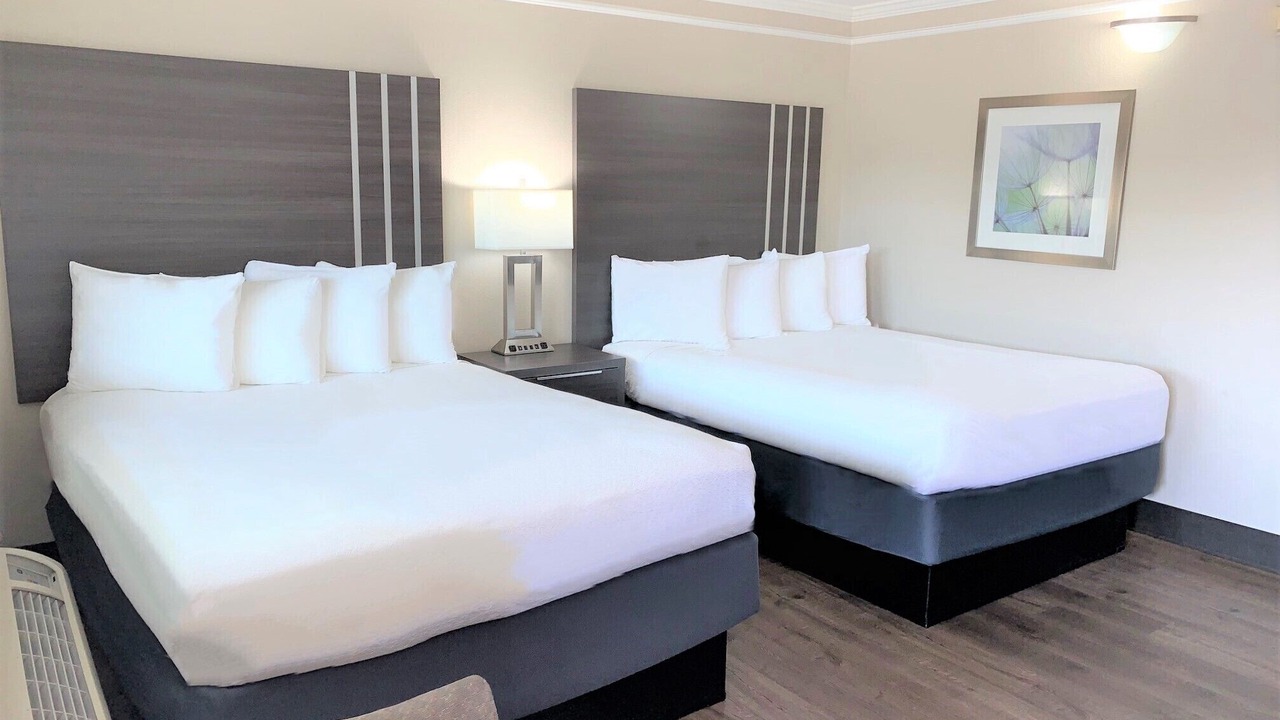 Photo of Bedroom in Raisin