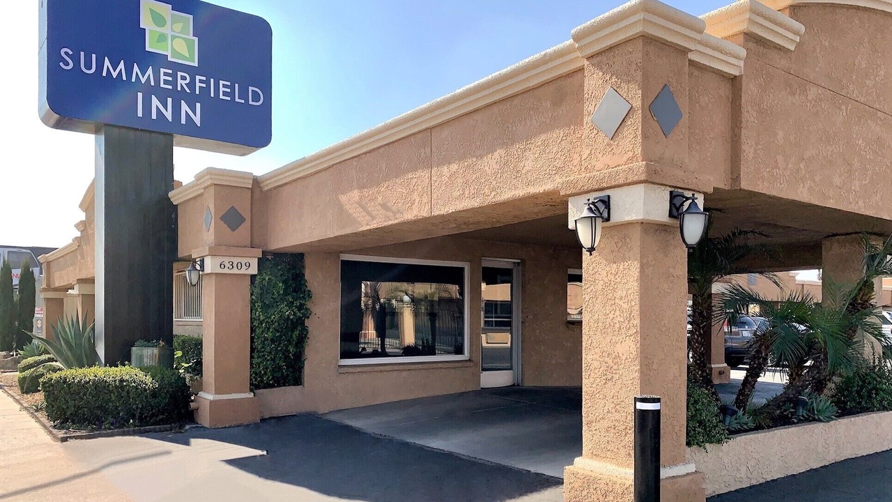 Photo of Buildings in Raisin